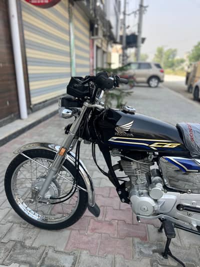 Honda  125 2024 modal slaf stratt crown blk collar 03315449974