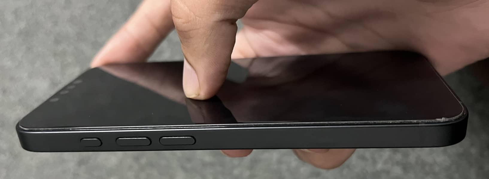 Apple iPhone 16e 1