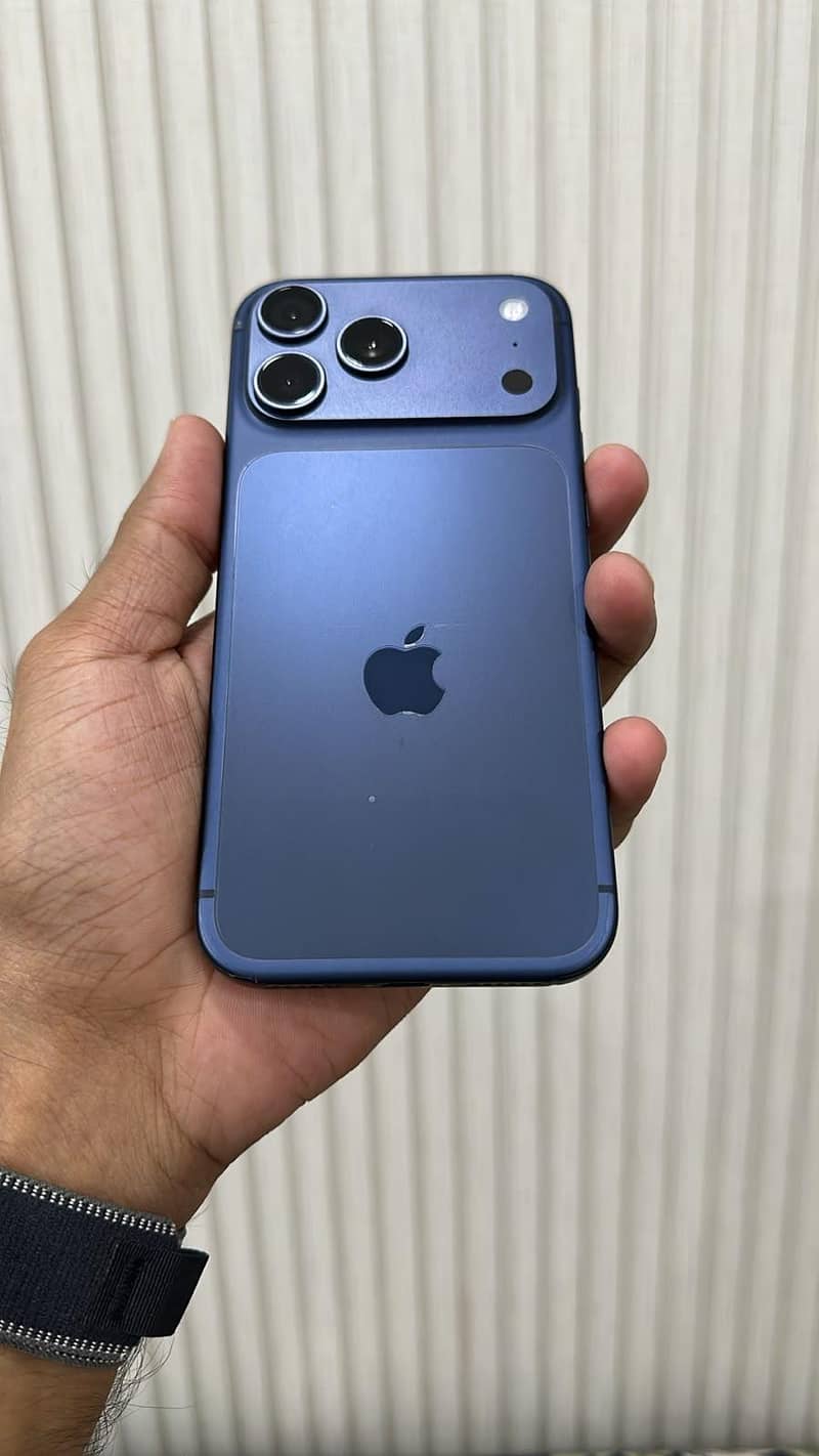 Apple iPhone 17 Pro Max 0