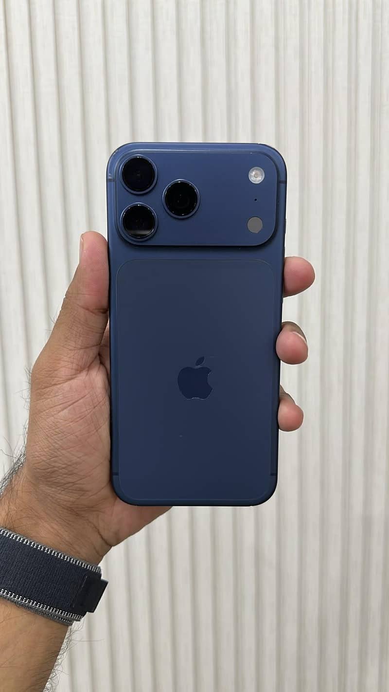 Apple iPhone 17 Pro Max 1