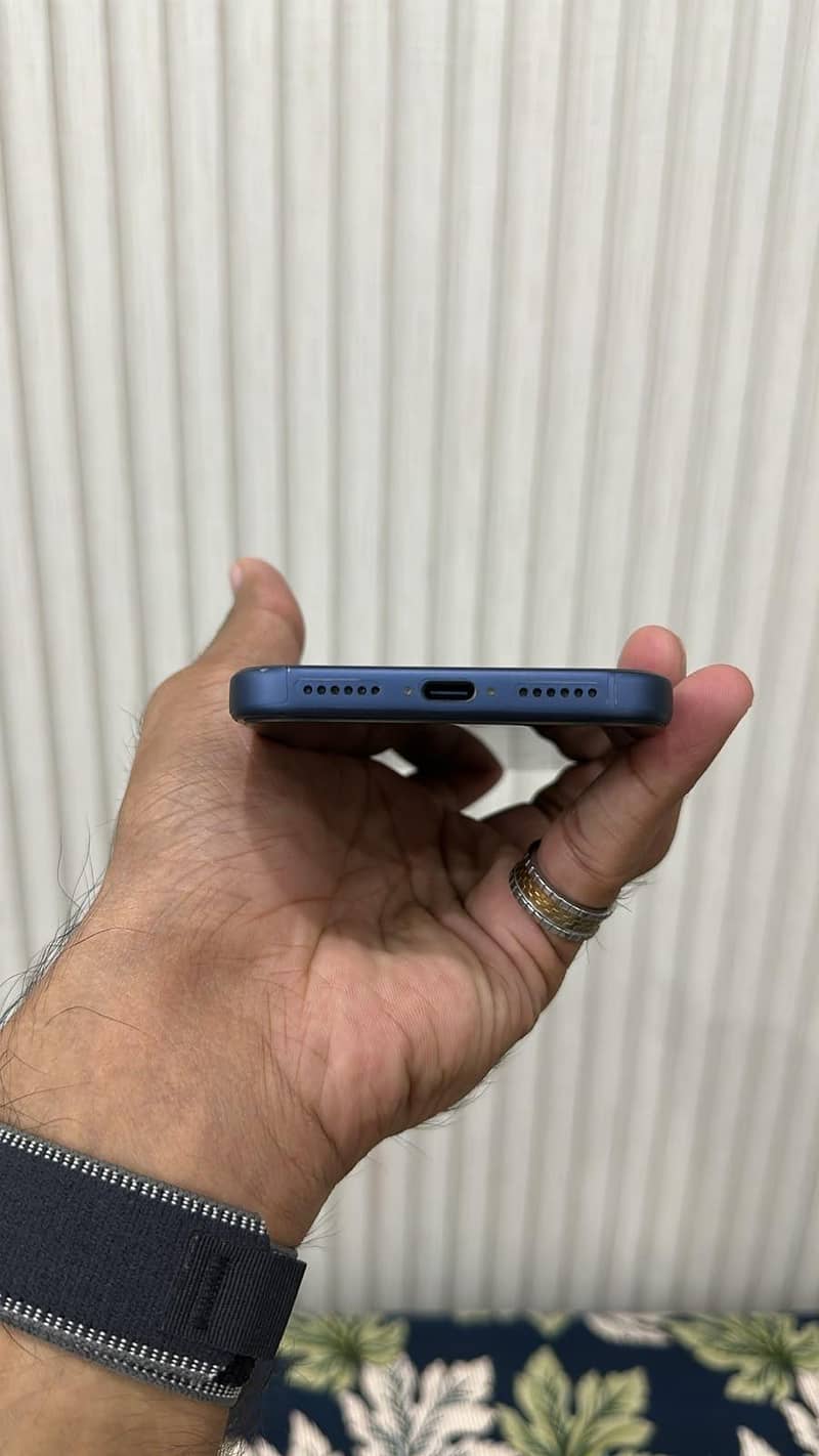 Apple iPhone 17 Pro Max 4
