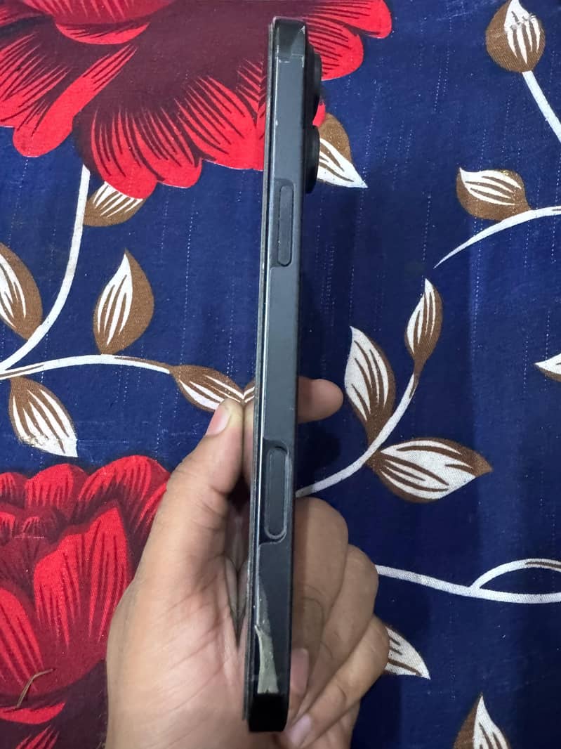 Apple iPhone 16 Pro Max 0