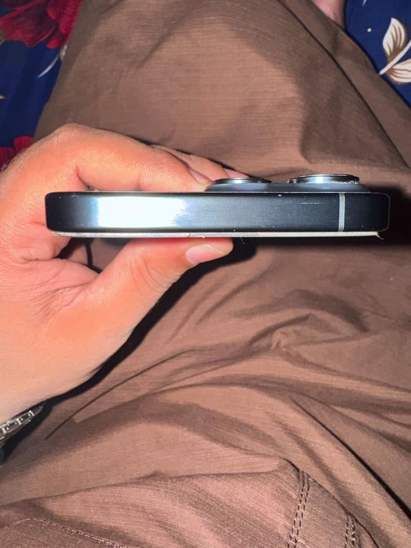 Apple iPhone 16 Pro Max 5