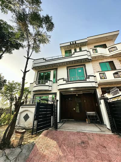 Corner 4 Marla (25x40) House For Sale G-13/1 Islamabad