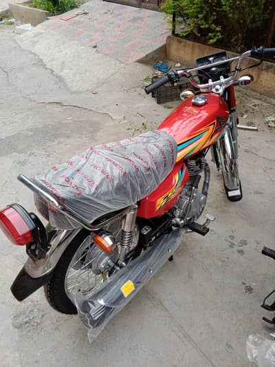 Brand new Honda 125 Zero meter