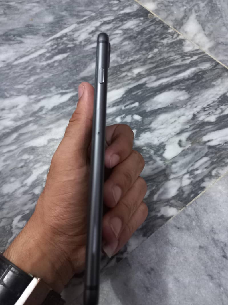 Apple iPhone 8 Plus 2