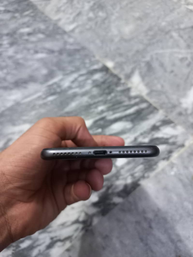 Apple iPhone 8 Plus 3