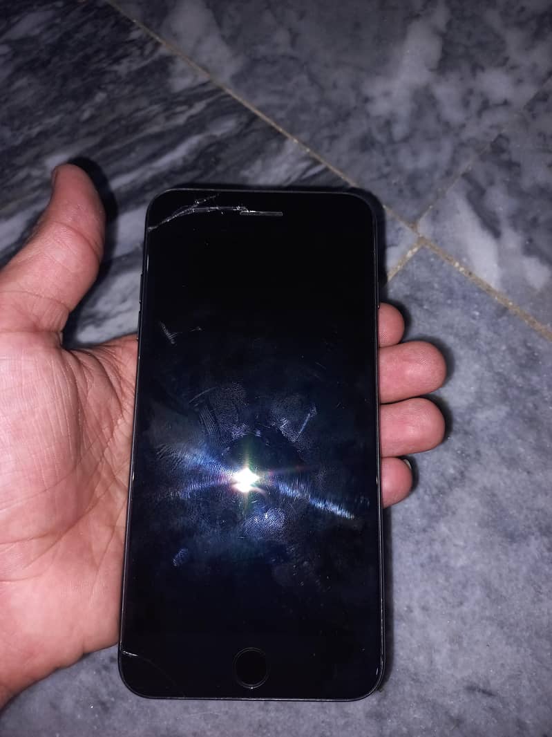 Apple iPhone 8 Plus 4