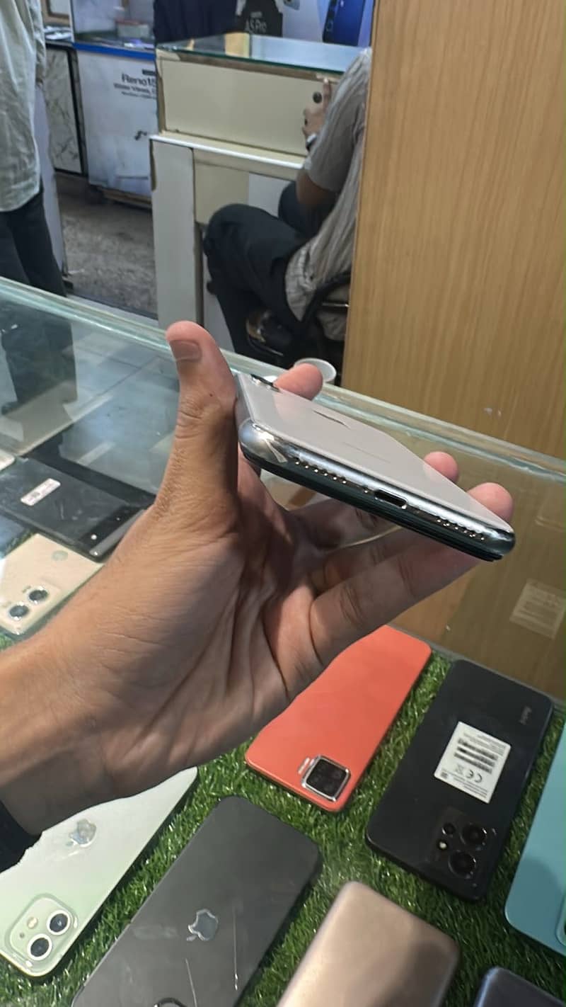 Apple iPhone X 3