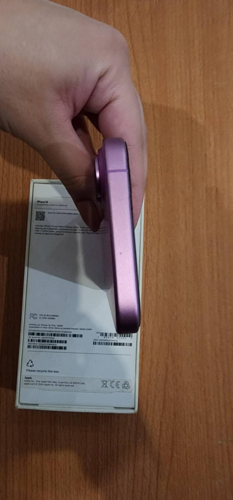 Apple iPhone 16 3