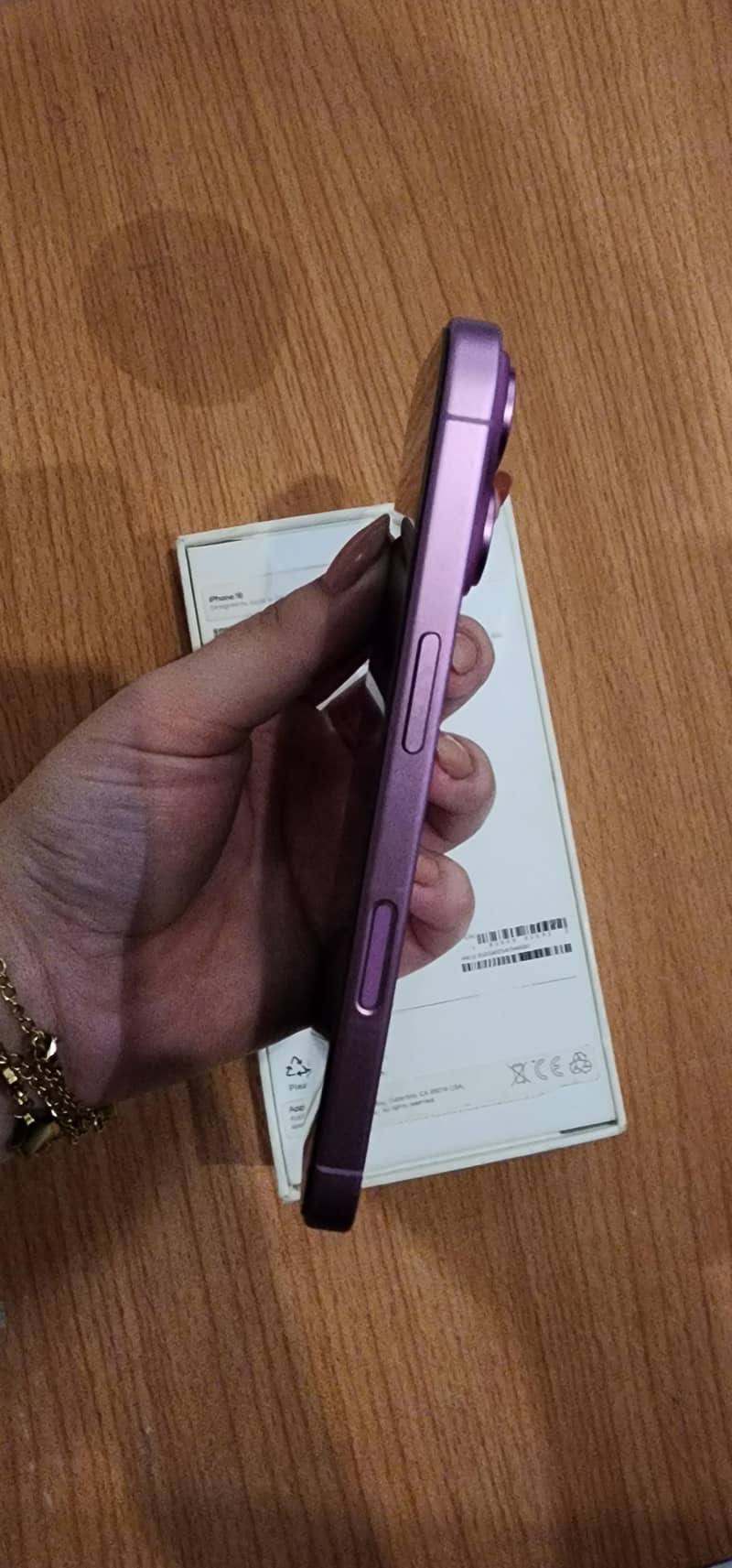 Apple iPhone 16 4