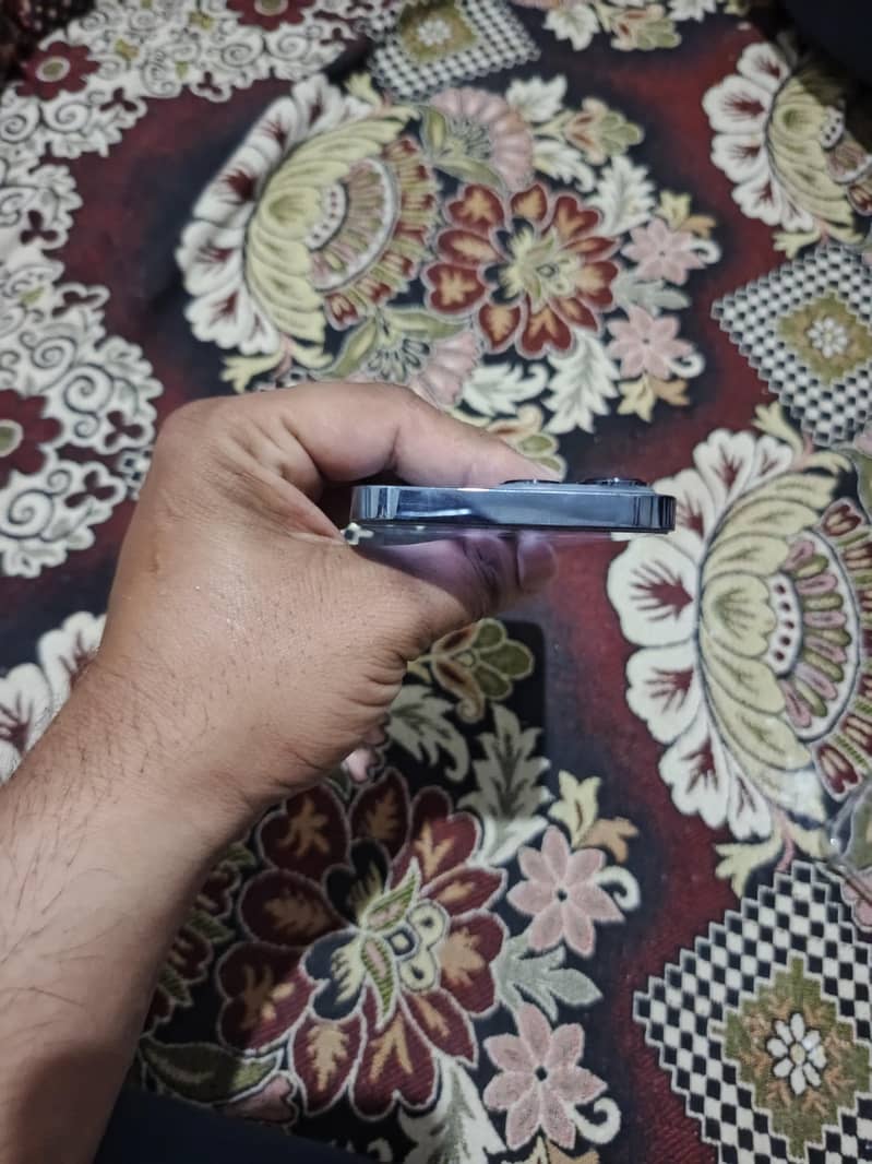 Apple iPhone 13 Pro 4