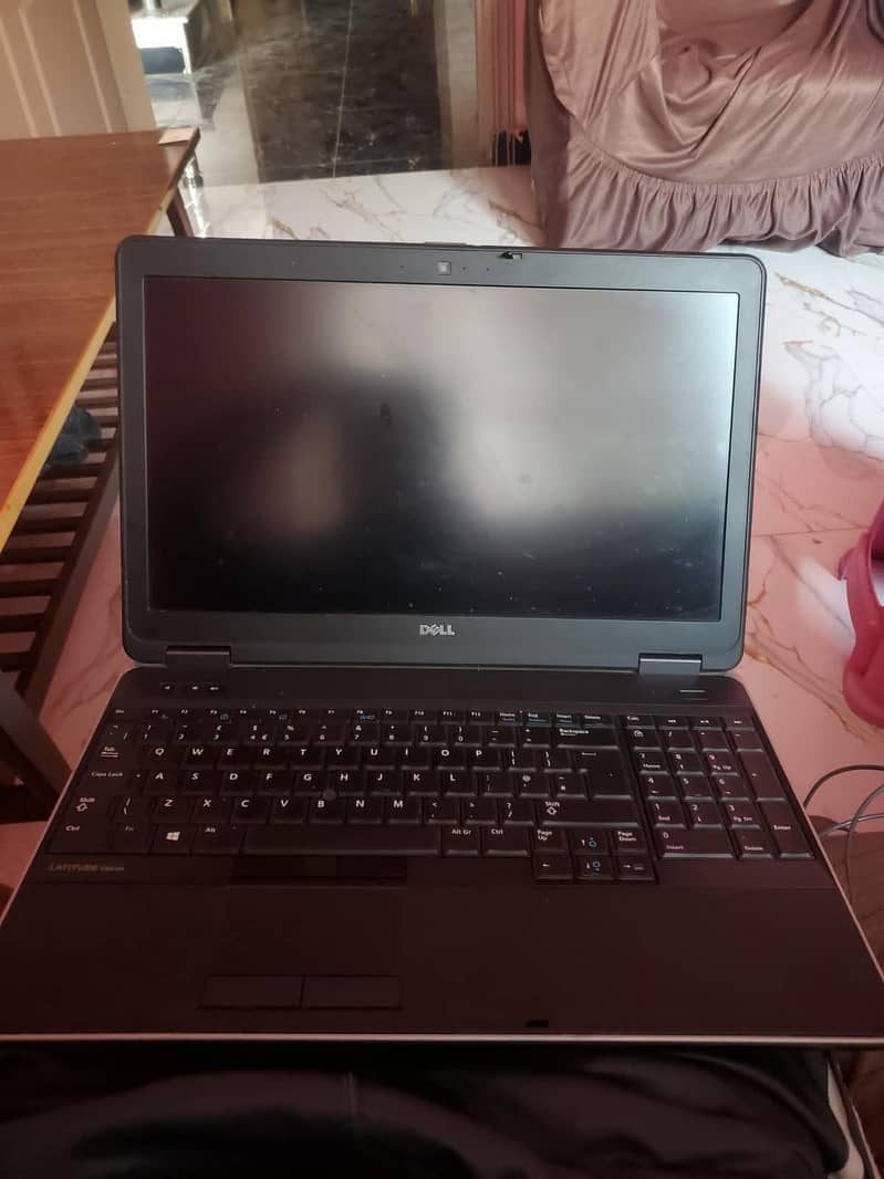 Dell Latitude E6540 0