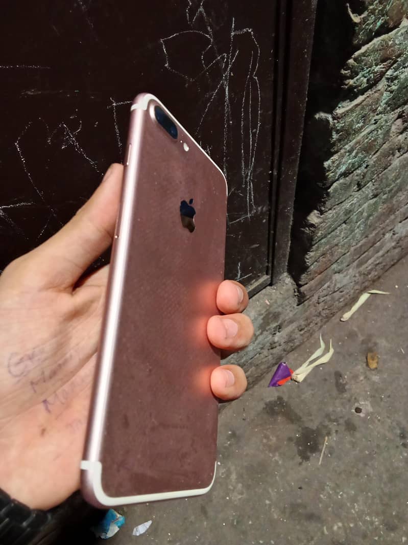 Apple iPhone 7 Plus 1