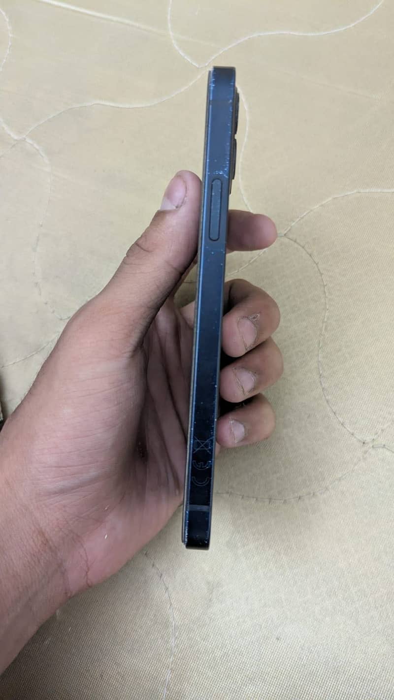 Apple iPhone 12 2