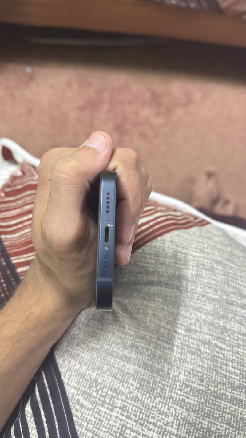 Apple iPhone 13 4