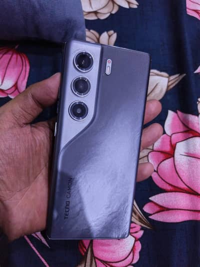 Tecno CAMON 40 Pro