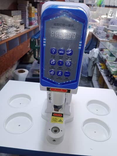 Snap button machine
