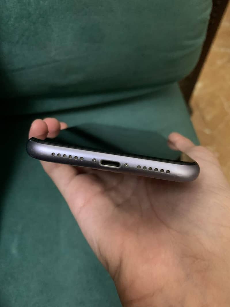 Apple iPhone 11 3