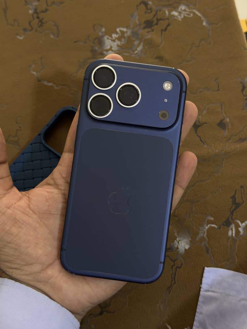 Apple iPhone 17 Pro 1