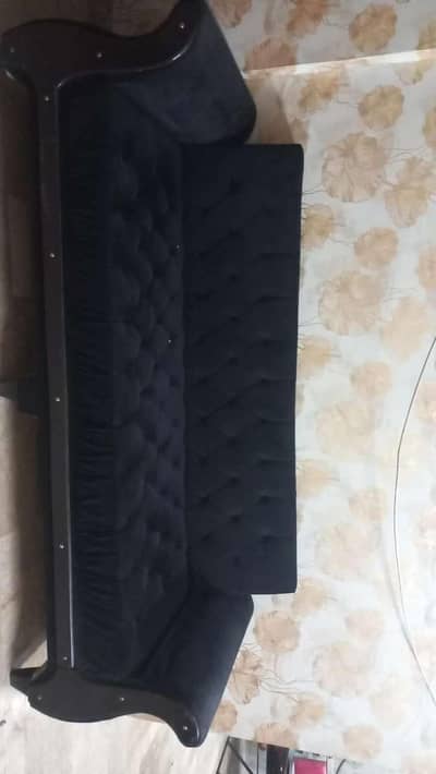 Black Velvet 3-Seater Chesterfield Sofa – Excellent Condition