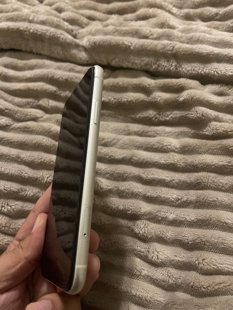 Apple iPhone 11 3