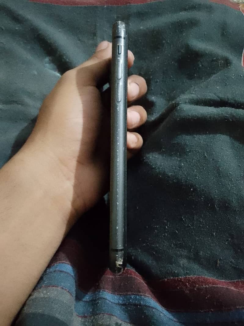 Apple iPhone 11 4