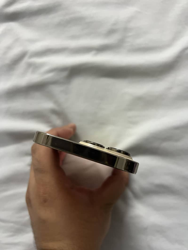 Apple iPhone 14 Pro 2