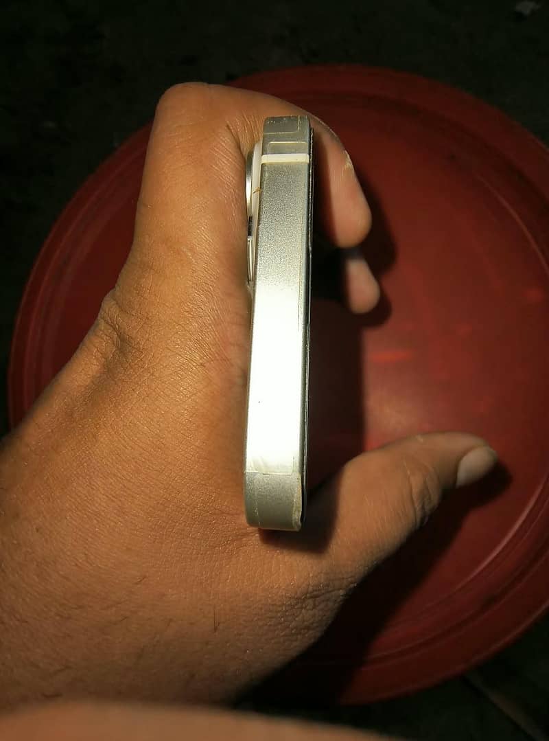 Apple iPhone 14 3