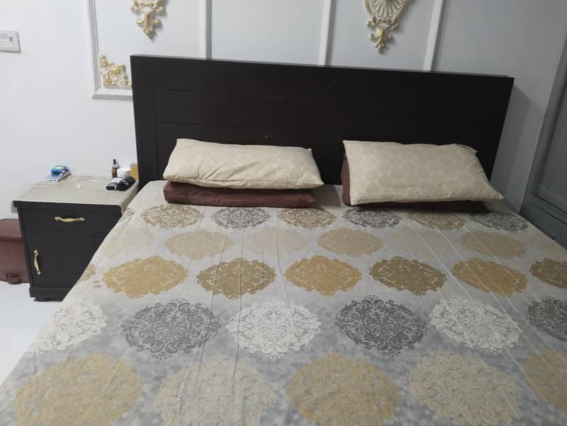 double bed  with 2 side tables 2