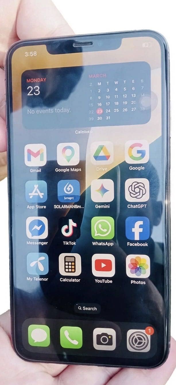 Apple iPhone XS Max 4