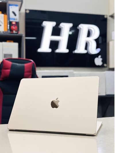 MacBook M3 Air 15”{2024) 16/256 Starlight Mint Condition Upto 18hrs BT