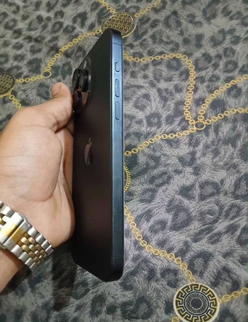Apple iPhone 15 Pro Max 1