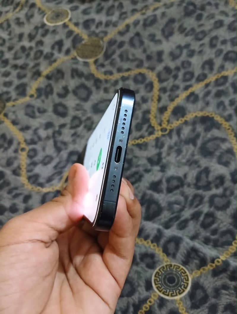 Apple iPhone 15 Pro Max 2