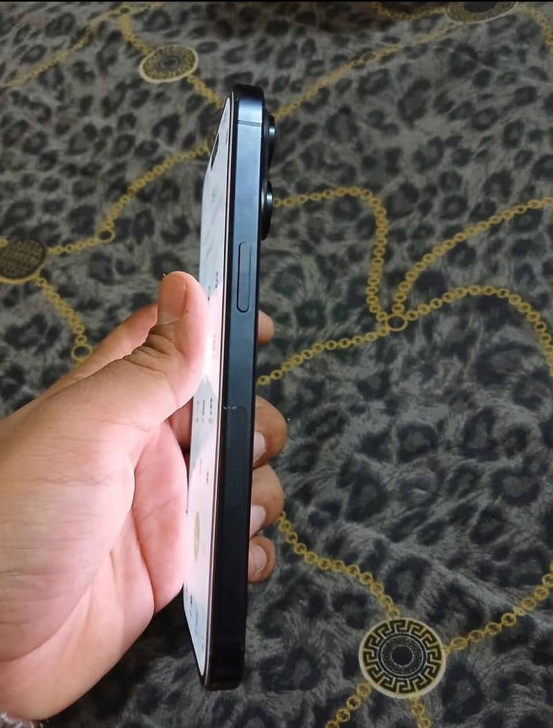 Apple iPhone 15 Pro Max 3