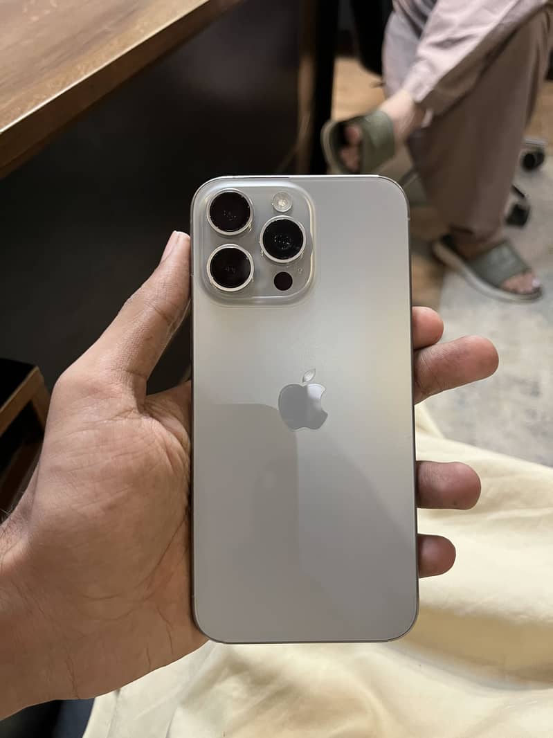 Apple iPhone 15 Pro Max 0