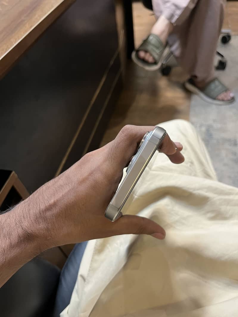 Apple iPhone 15 Pro Max 3