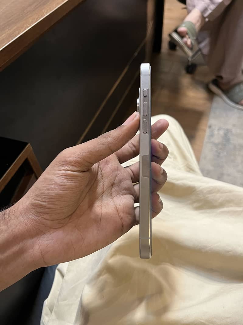 Apple iPhone 15 Pro Max 5