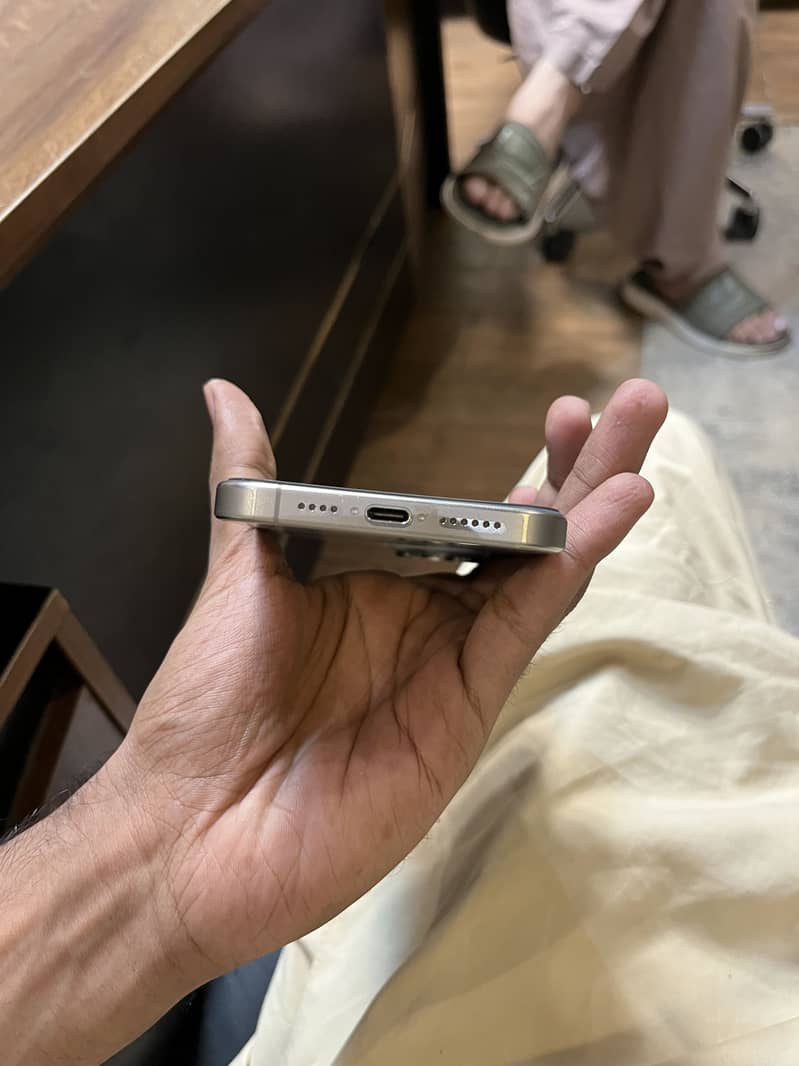 Apple iPhone 15 Pro Max 6