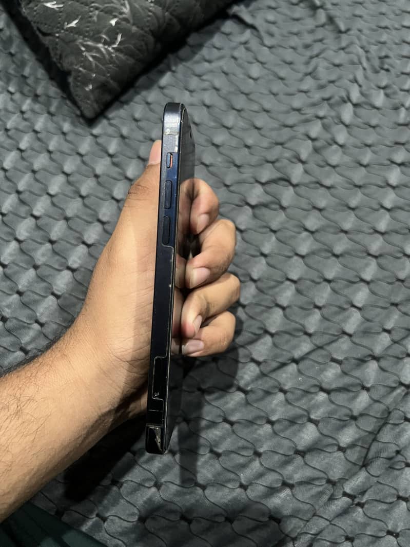 Apple iPhone 12 1