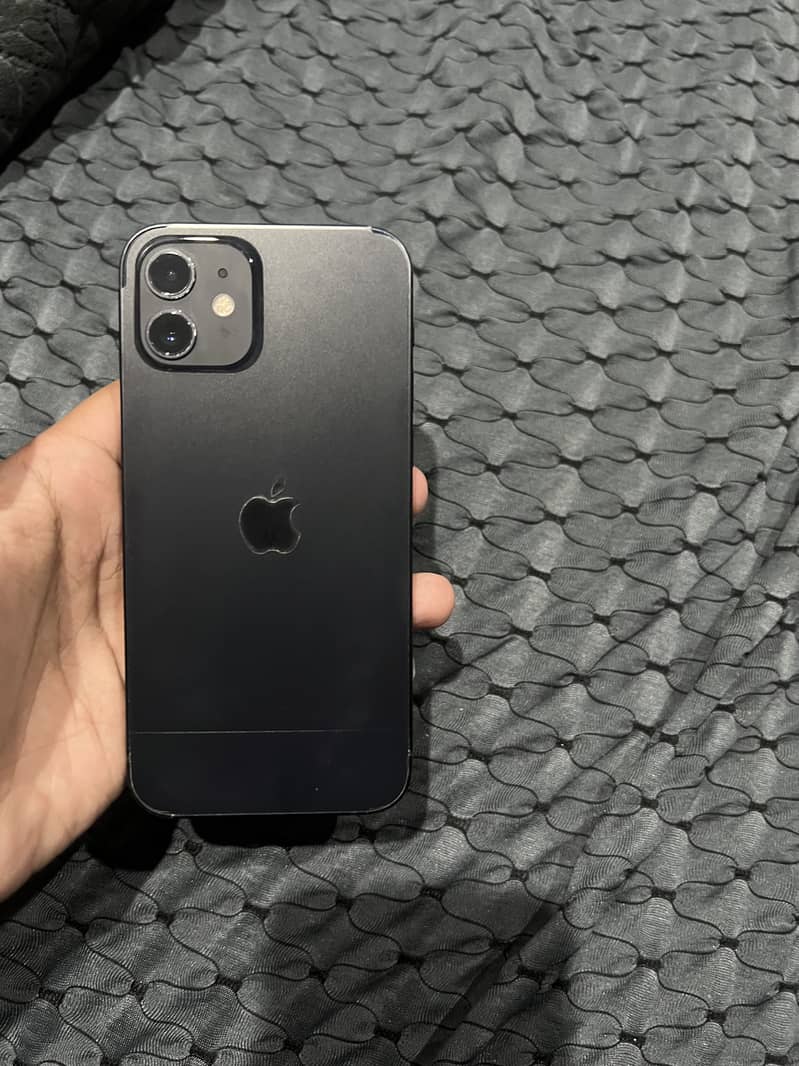 Apple iPhone 12 4