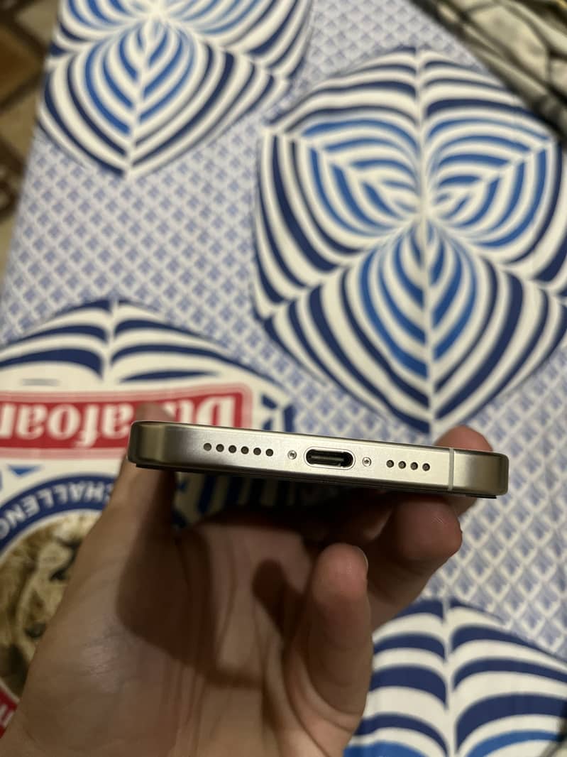 Apple iPhone 15 Pro Max 1