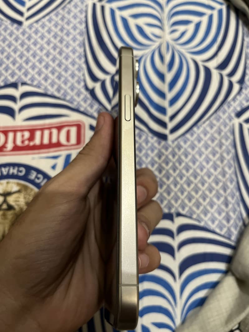 Apple iPhone 15 Pro Max 2
