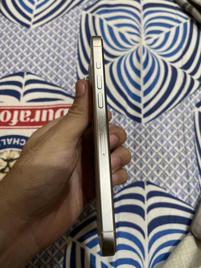 Apple iPhone 15 Pro Max 4