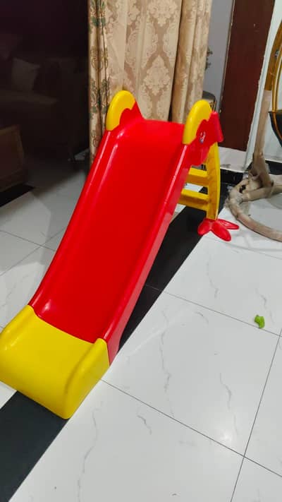 Kid slid 3steps