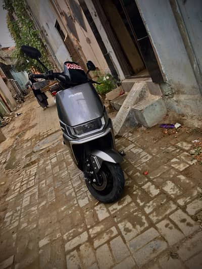 Revoo electric bike for sale exellent condition