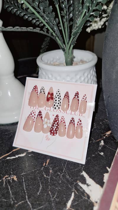 nails