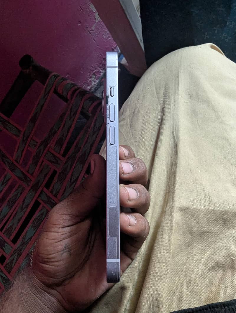 Apple iPhone 14 4