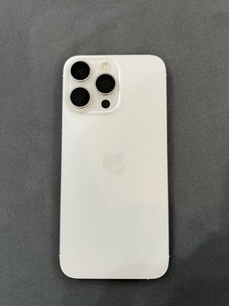 Apple iPhone 15 Pro Max 1