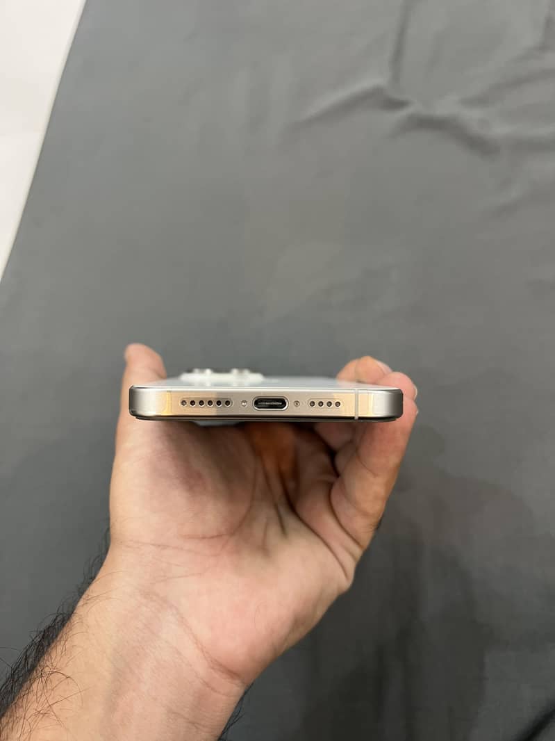 Apple iPhone 15 Pro Max 5